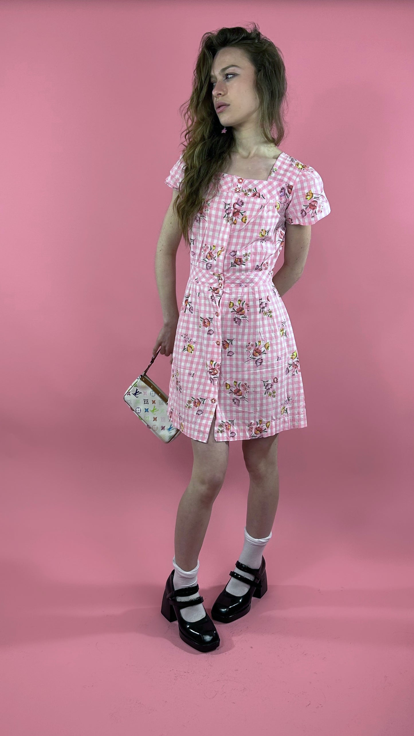 Robe rose à bouton