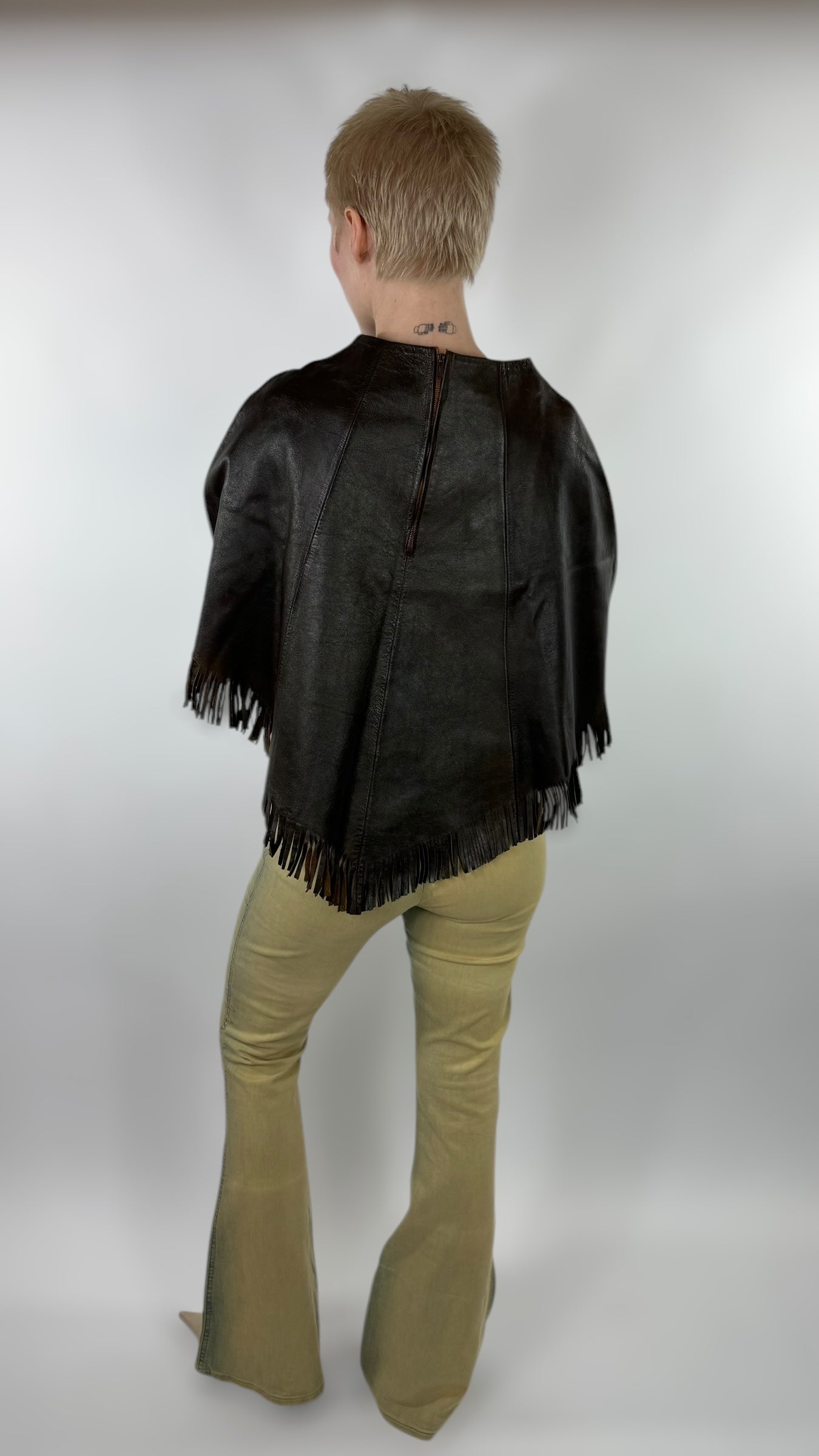 Poncho en cuir à franges