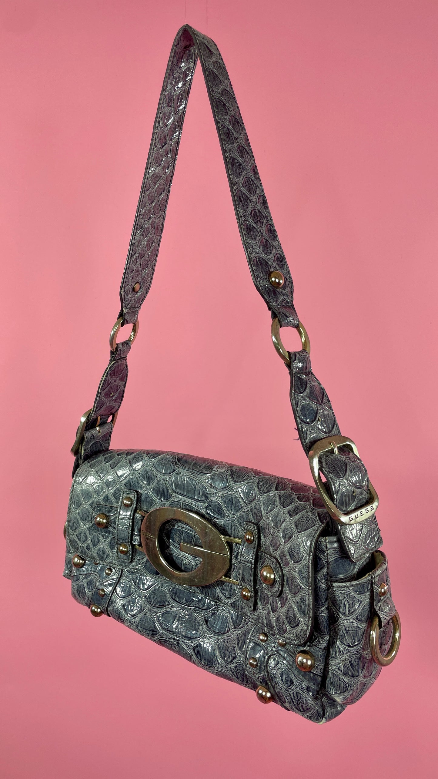 Sac Guess gris effet crocodile