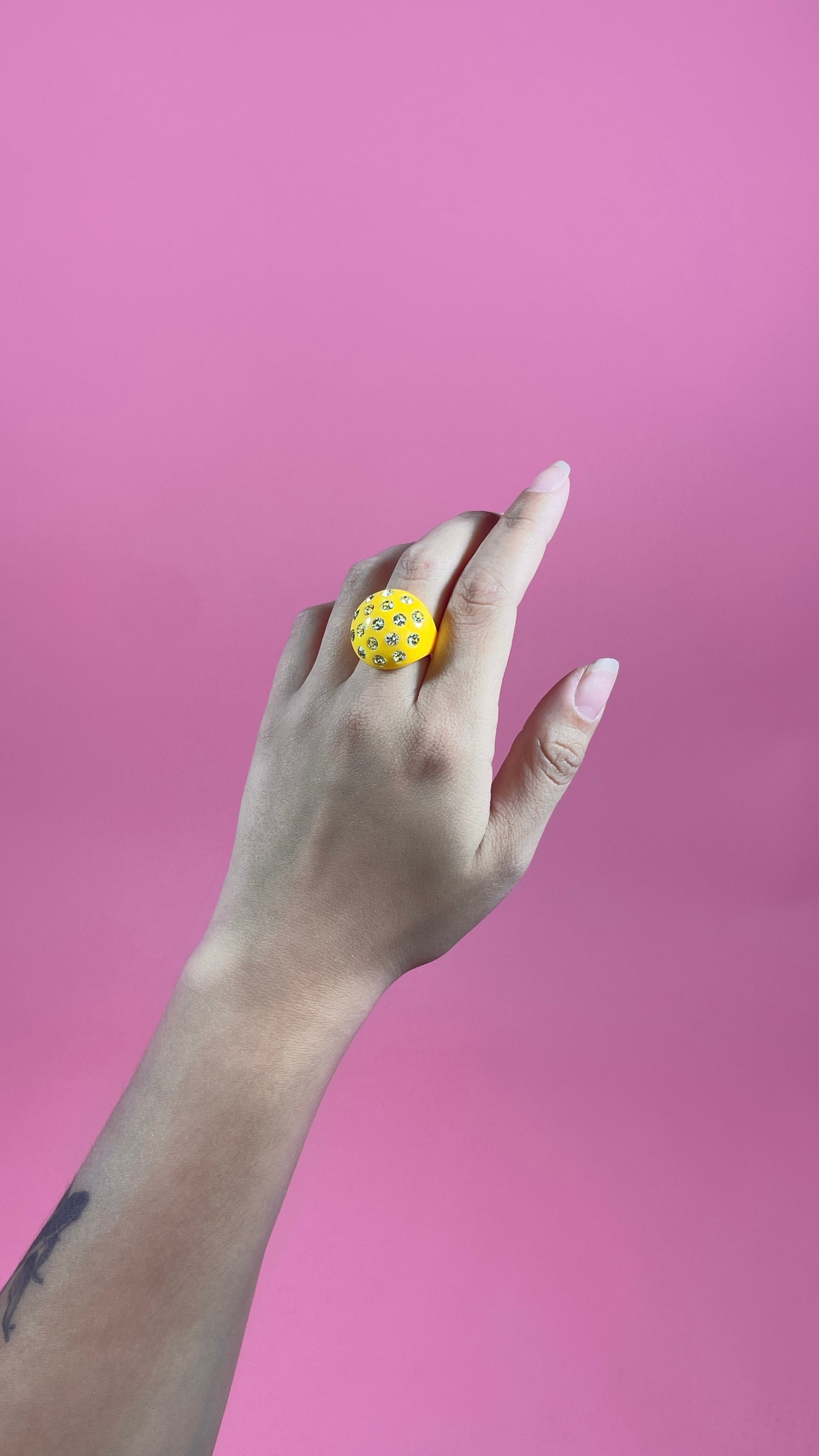Bague jaune à strass