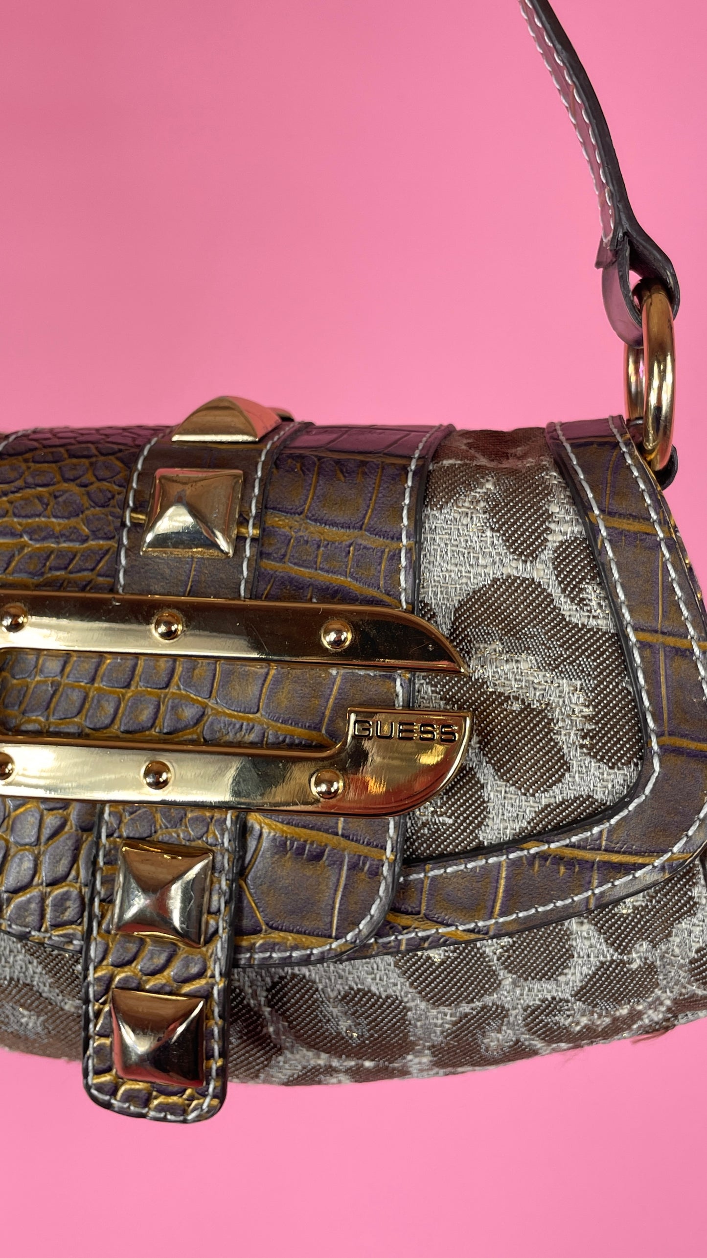 Sac Guess motif léopard et cuir motif crocodile