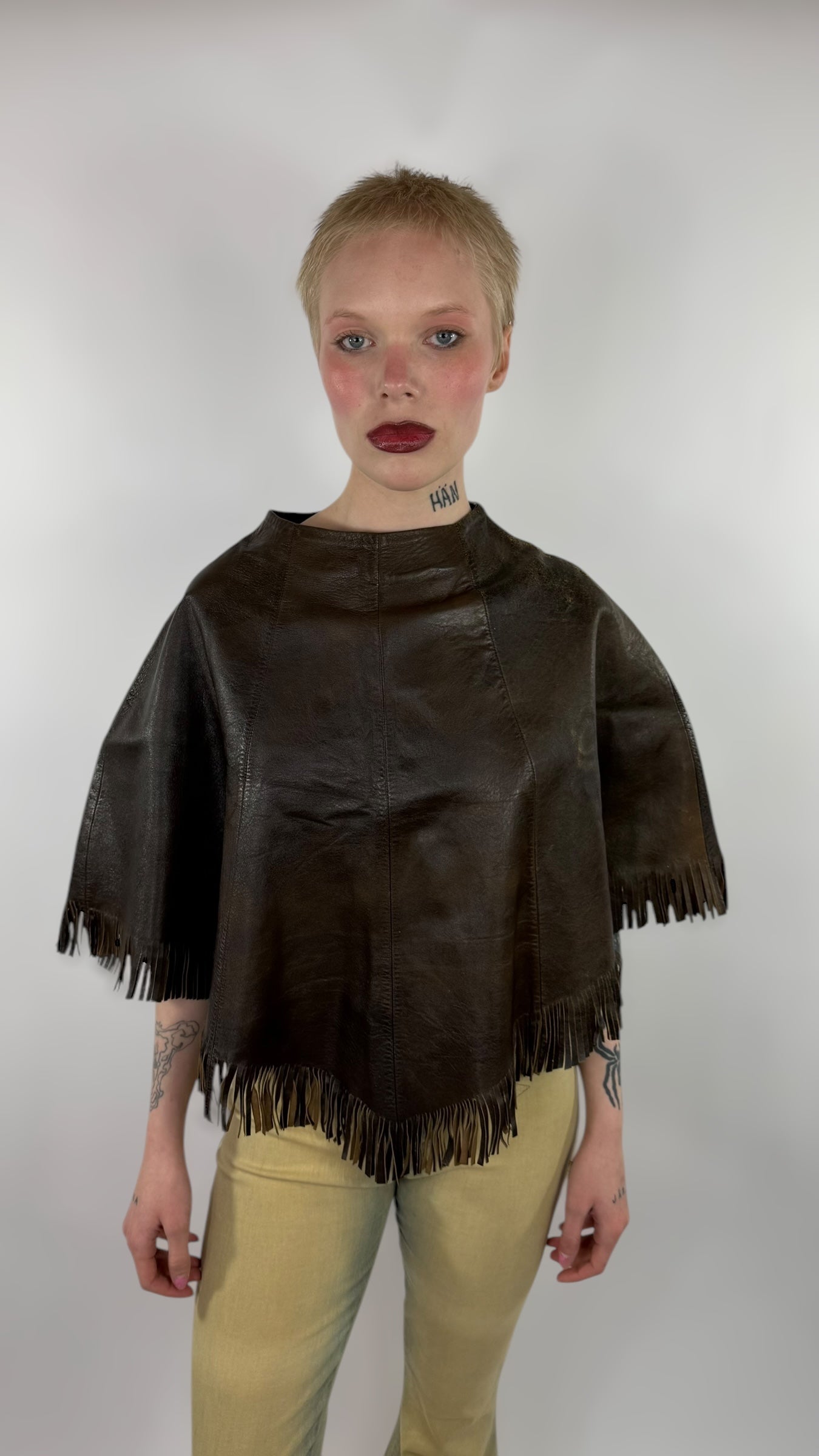 Poncho en cuir à franges