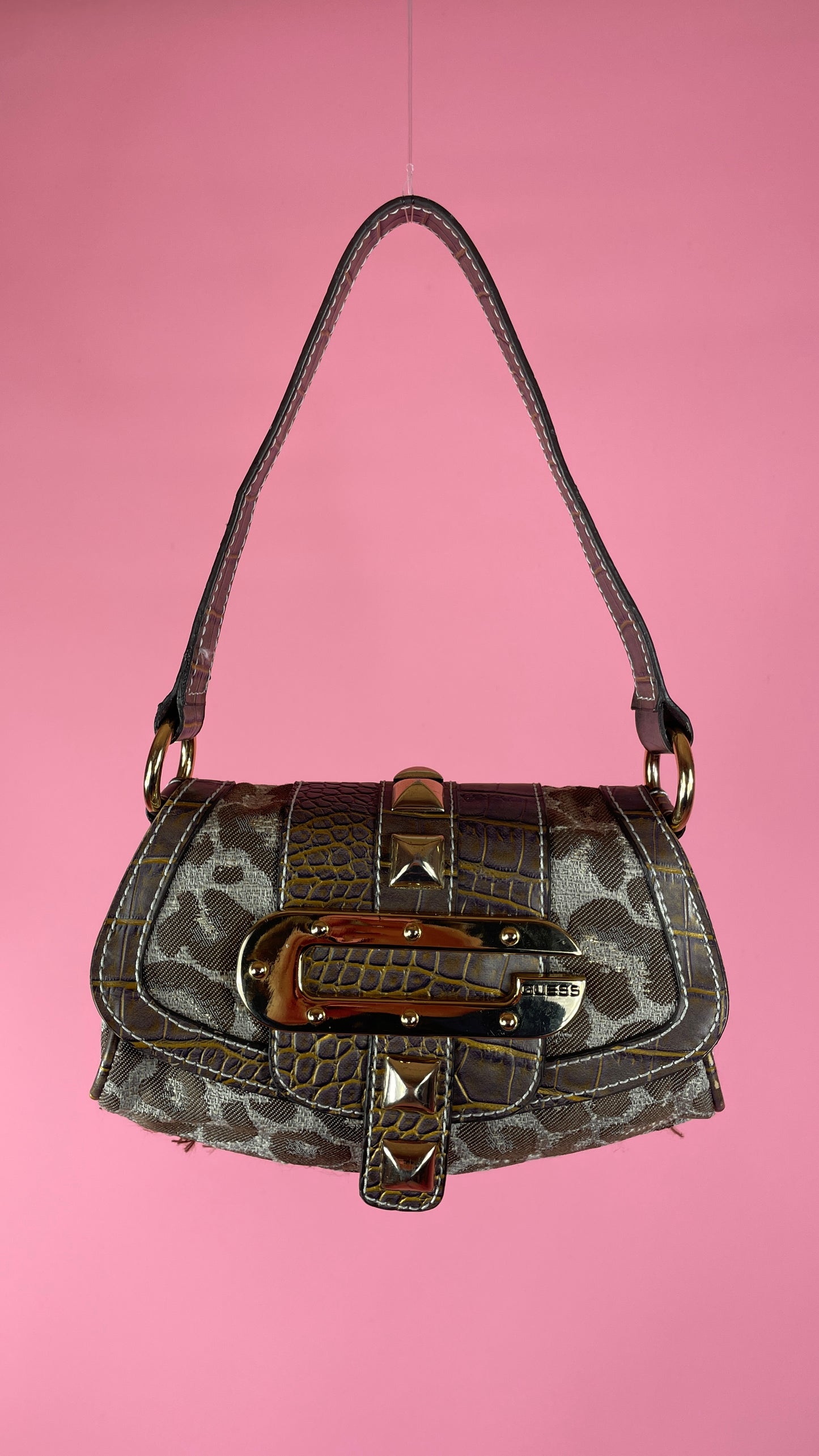 Sac Guess motif léopard et cuir motif crocodile