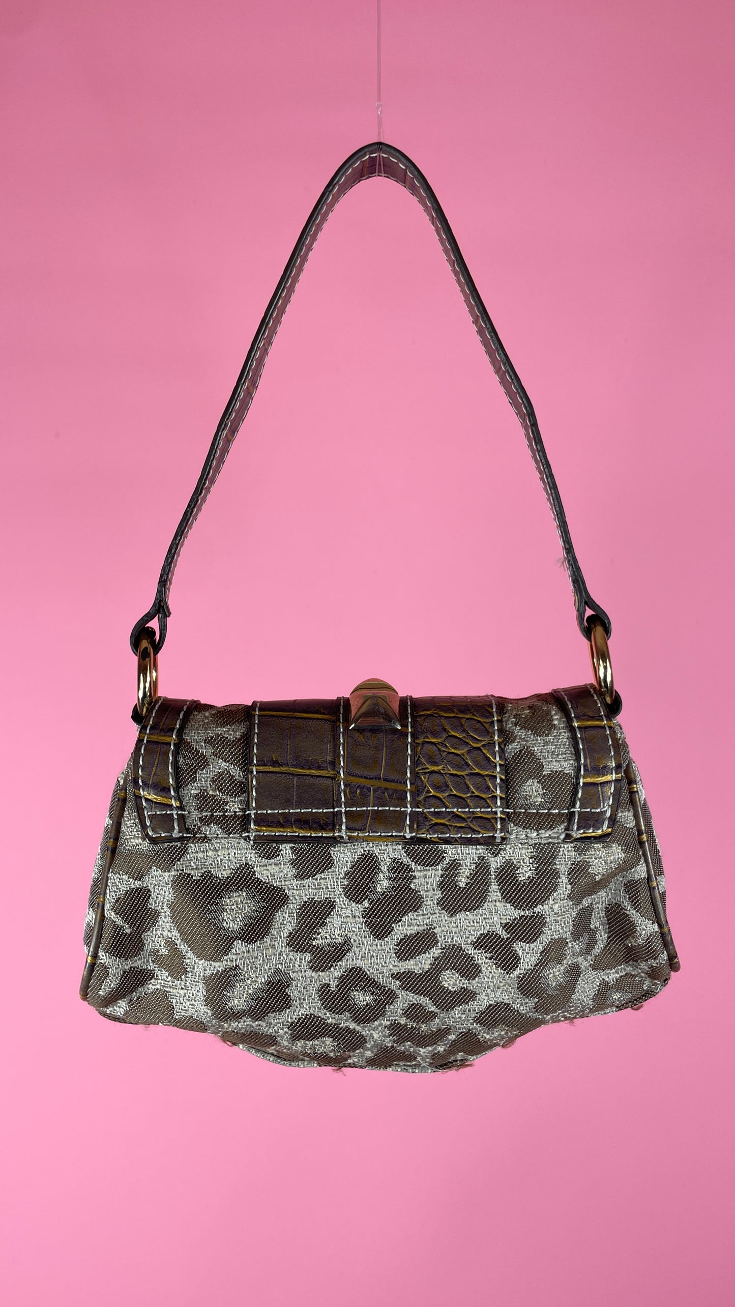 Sac Guess motif léopard et cuir motif crocodile