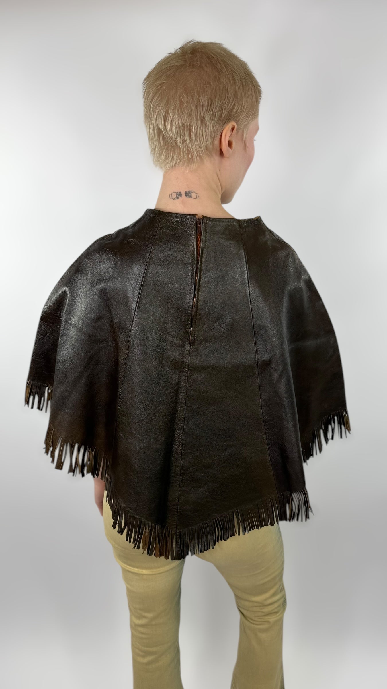 Poncho en cuir à franges