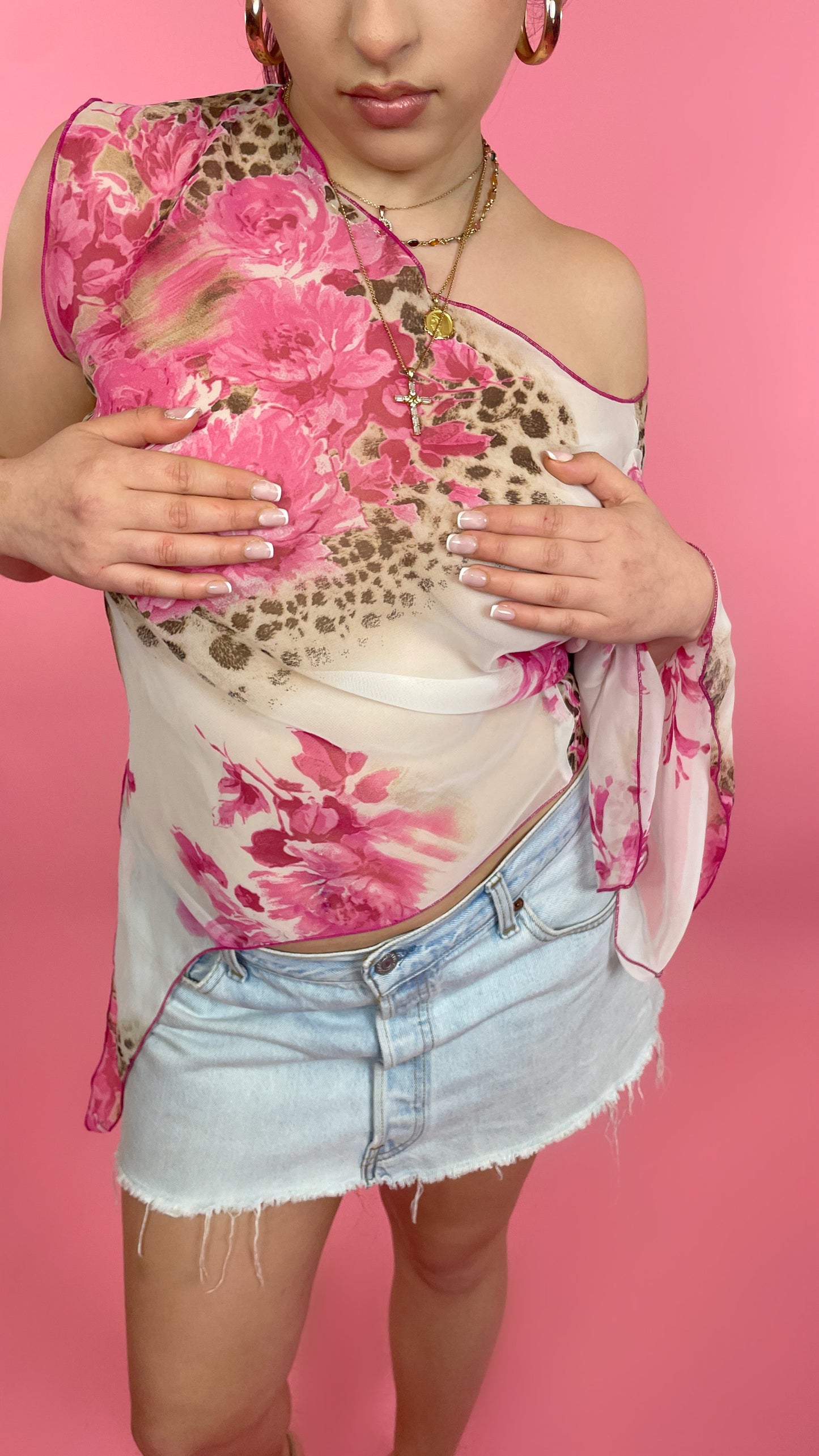 Top à fluide transparent avec roses