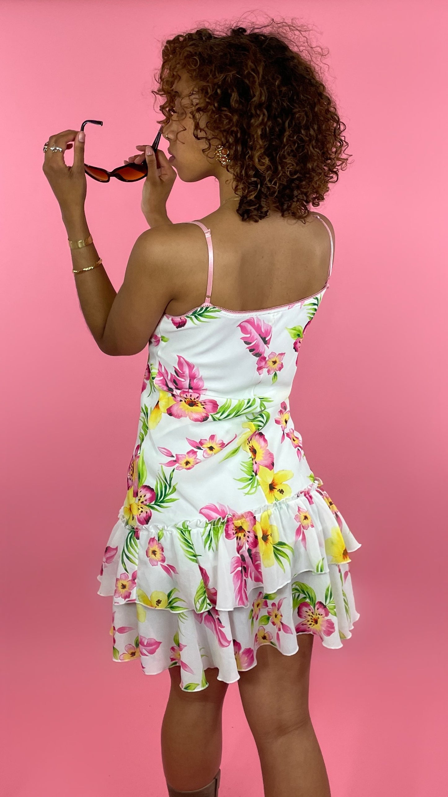 Robe d’été blanche et rose