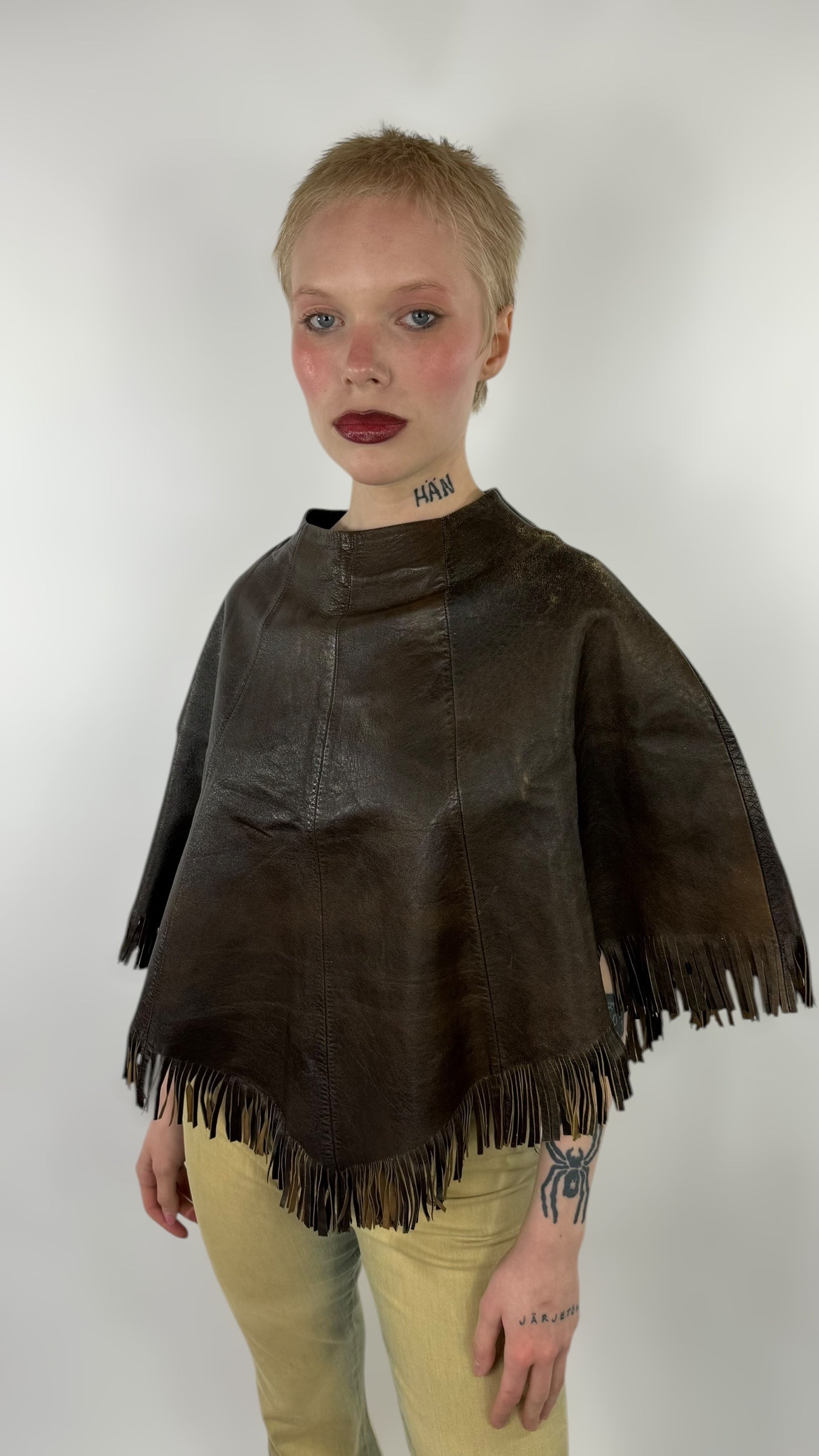 Poncho en cuir à franges