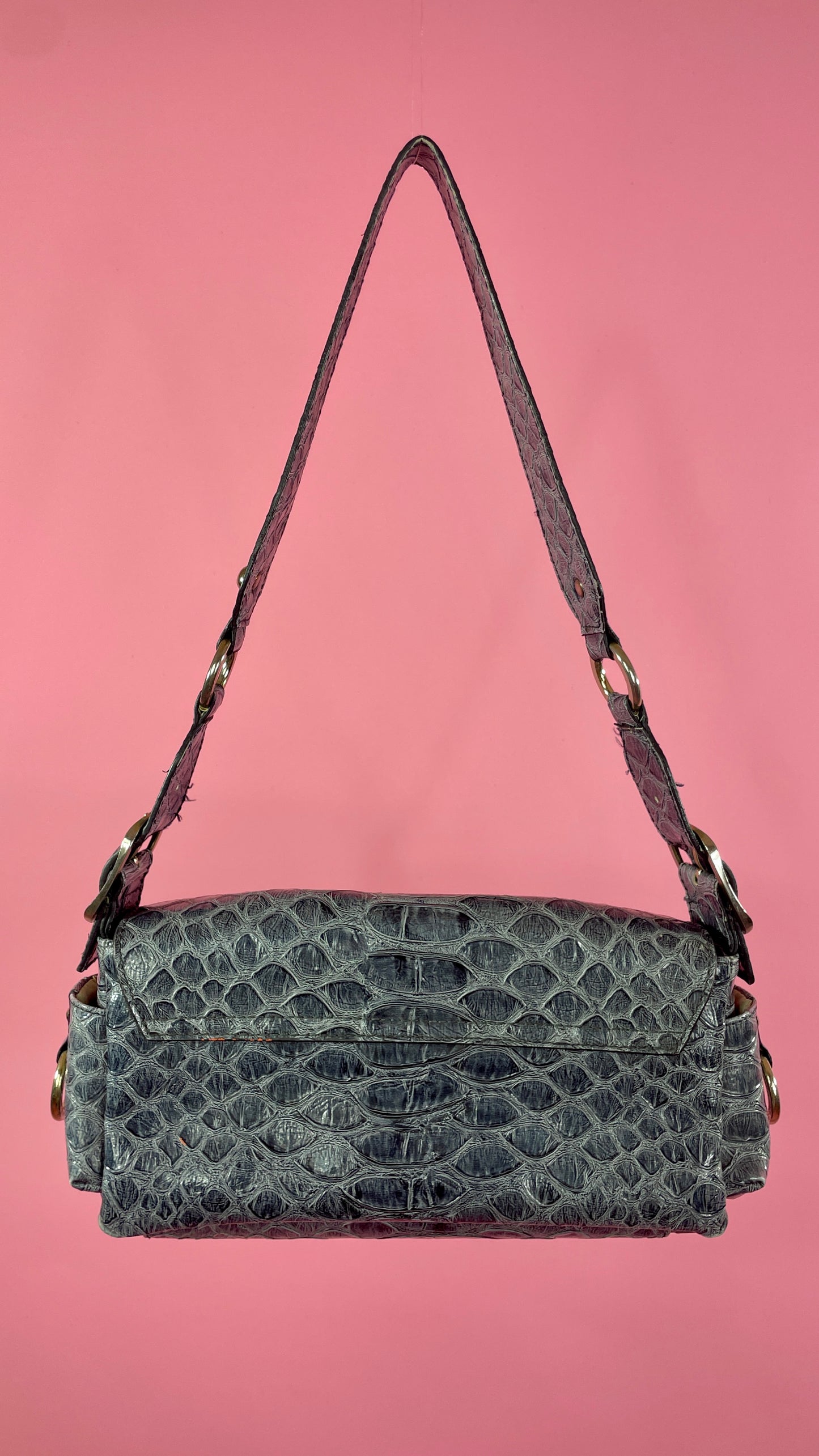 Sac Guess gris effet crocodile