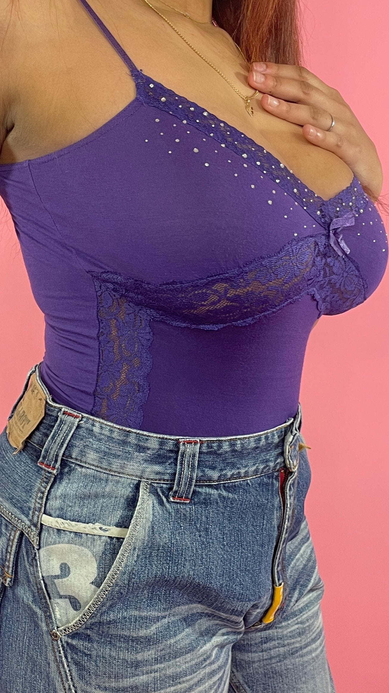 Débardeur violet avec dentelle et strass