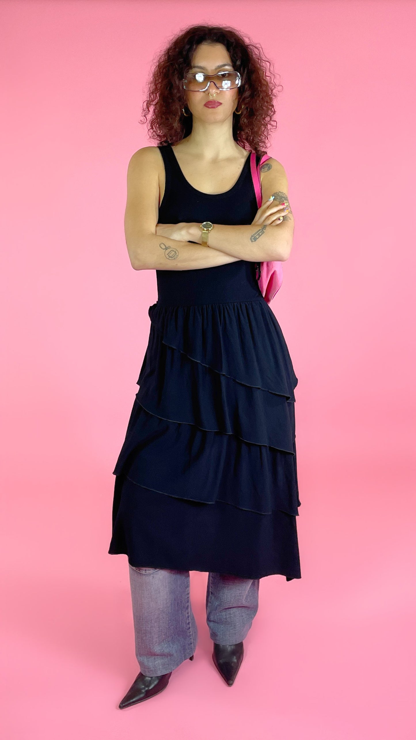 Robe noire à volants