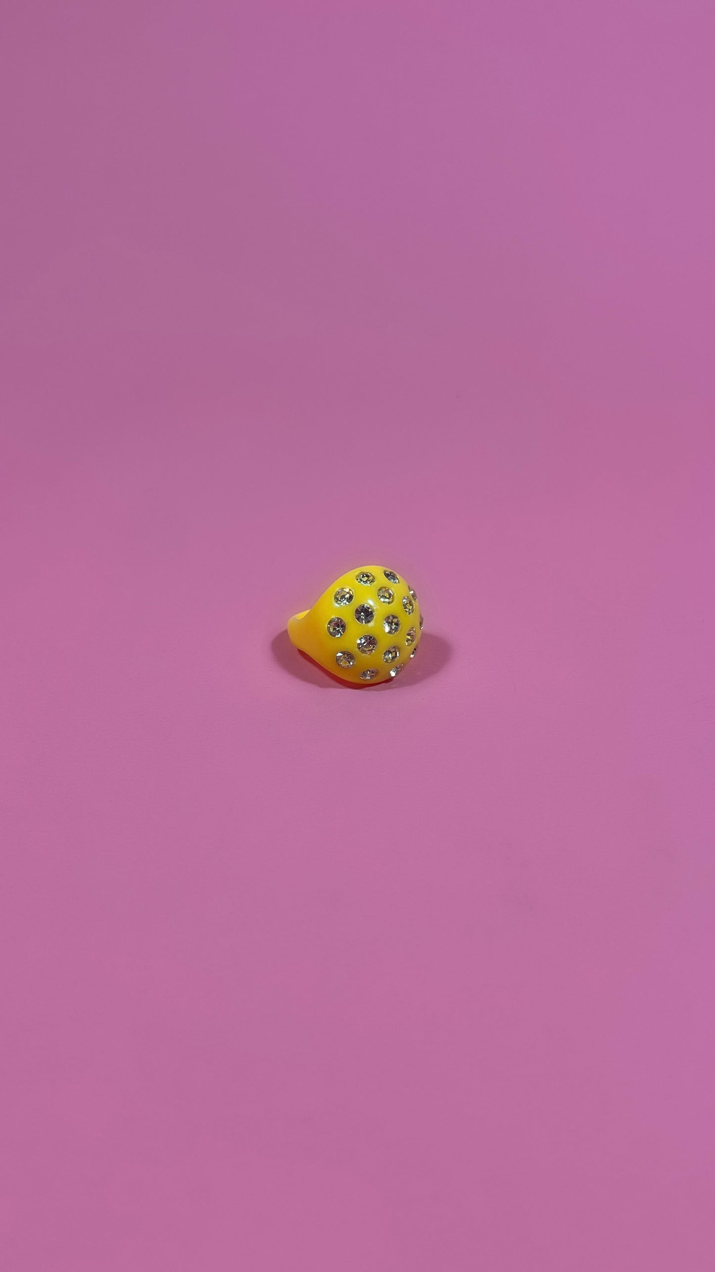 Bague jaune à strass