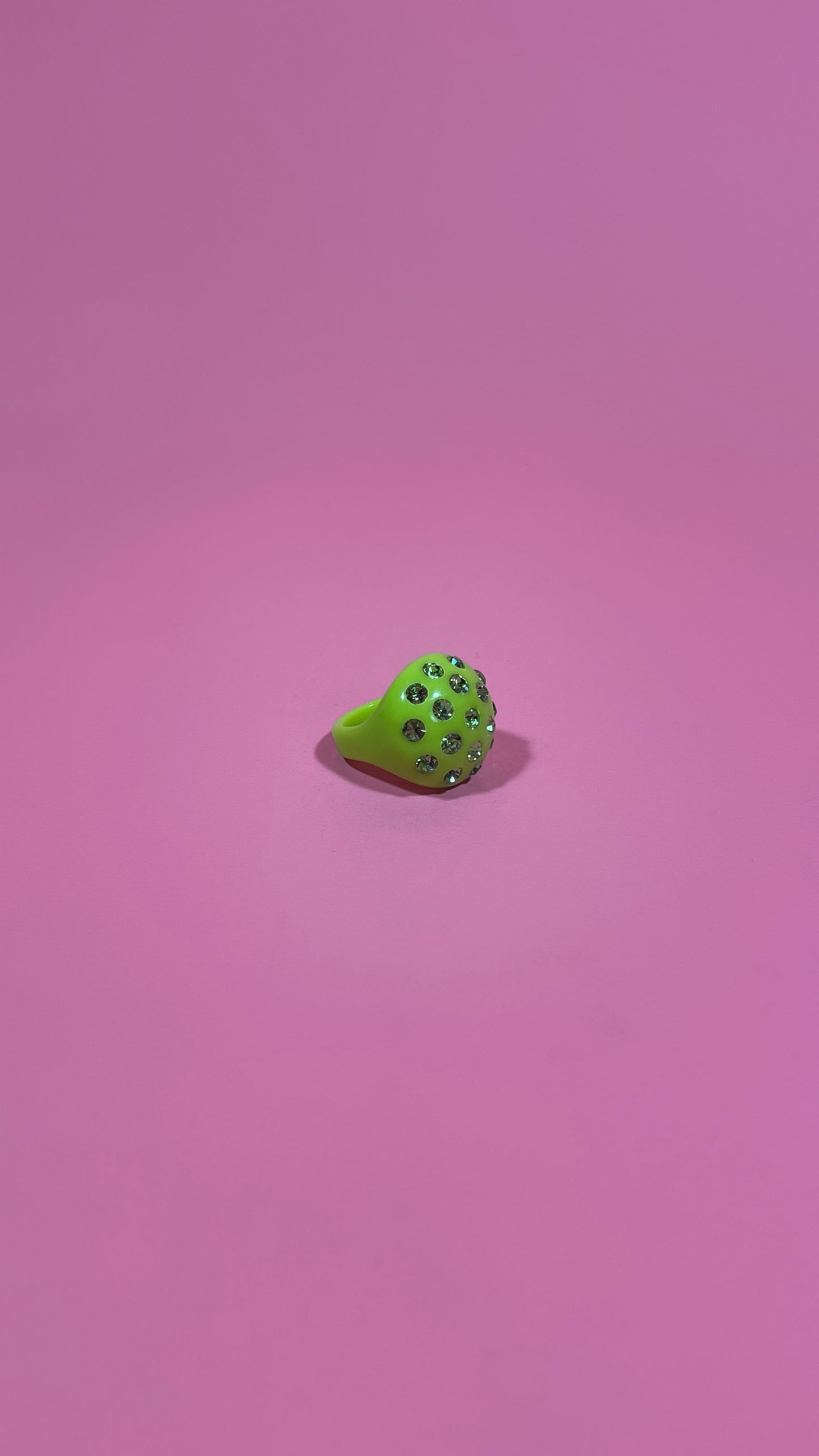 Bague verte à strass