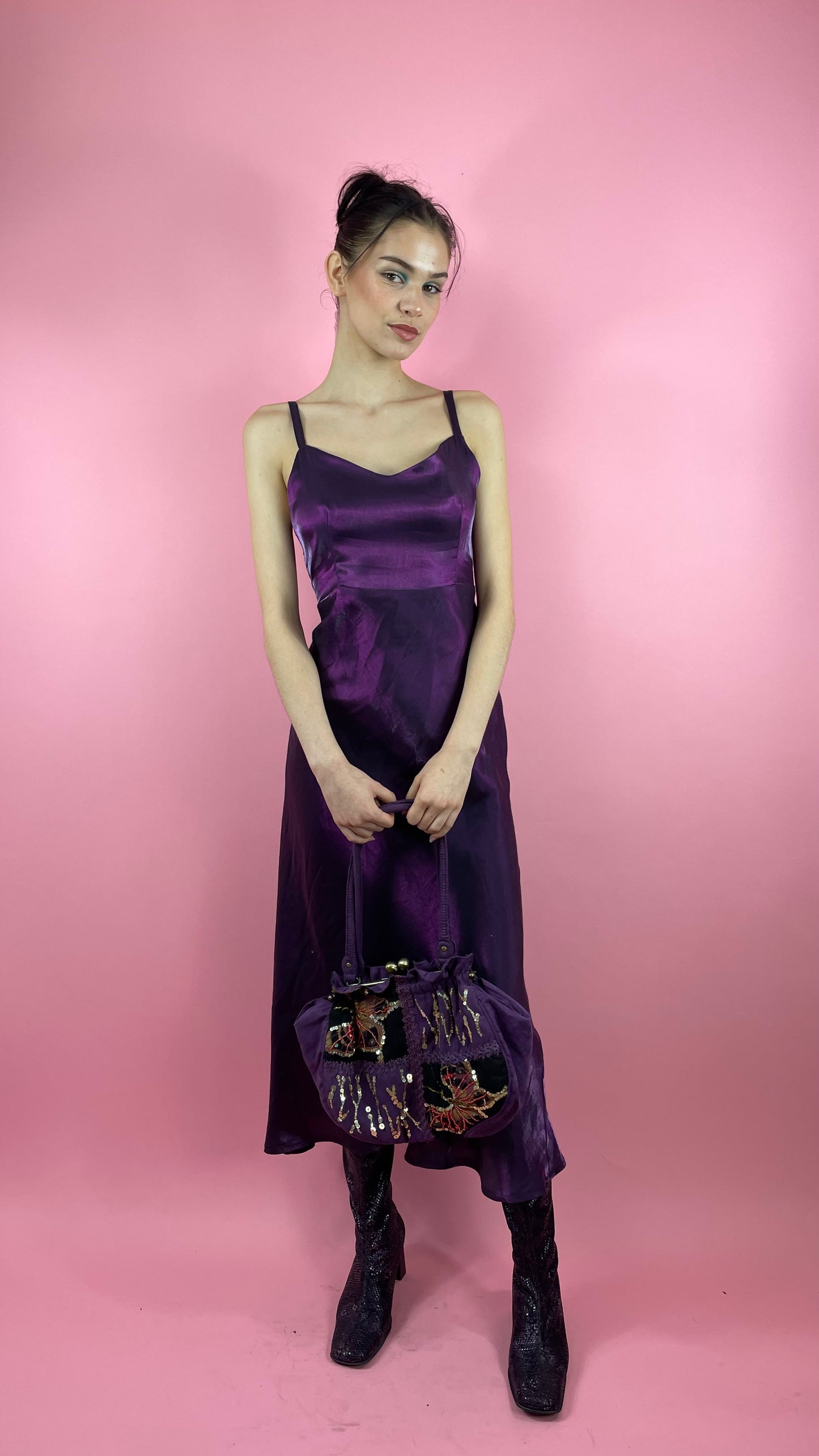 Sac violet broderies papillons