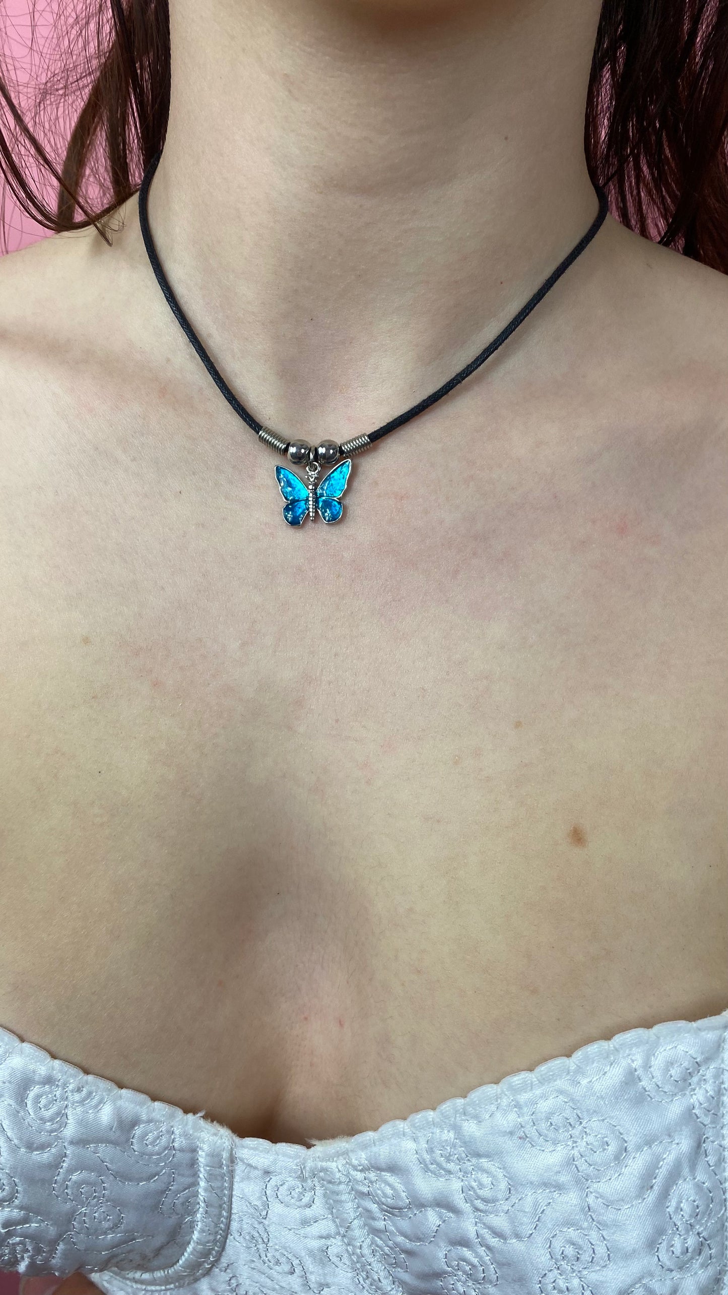 Collier papillon bleu