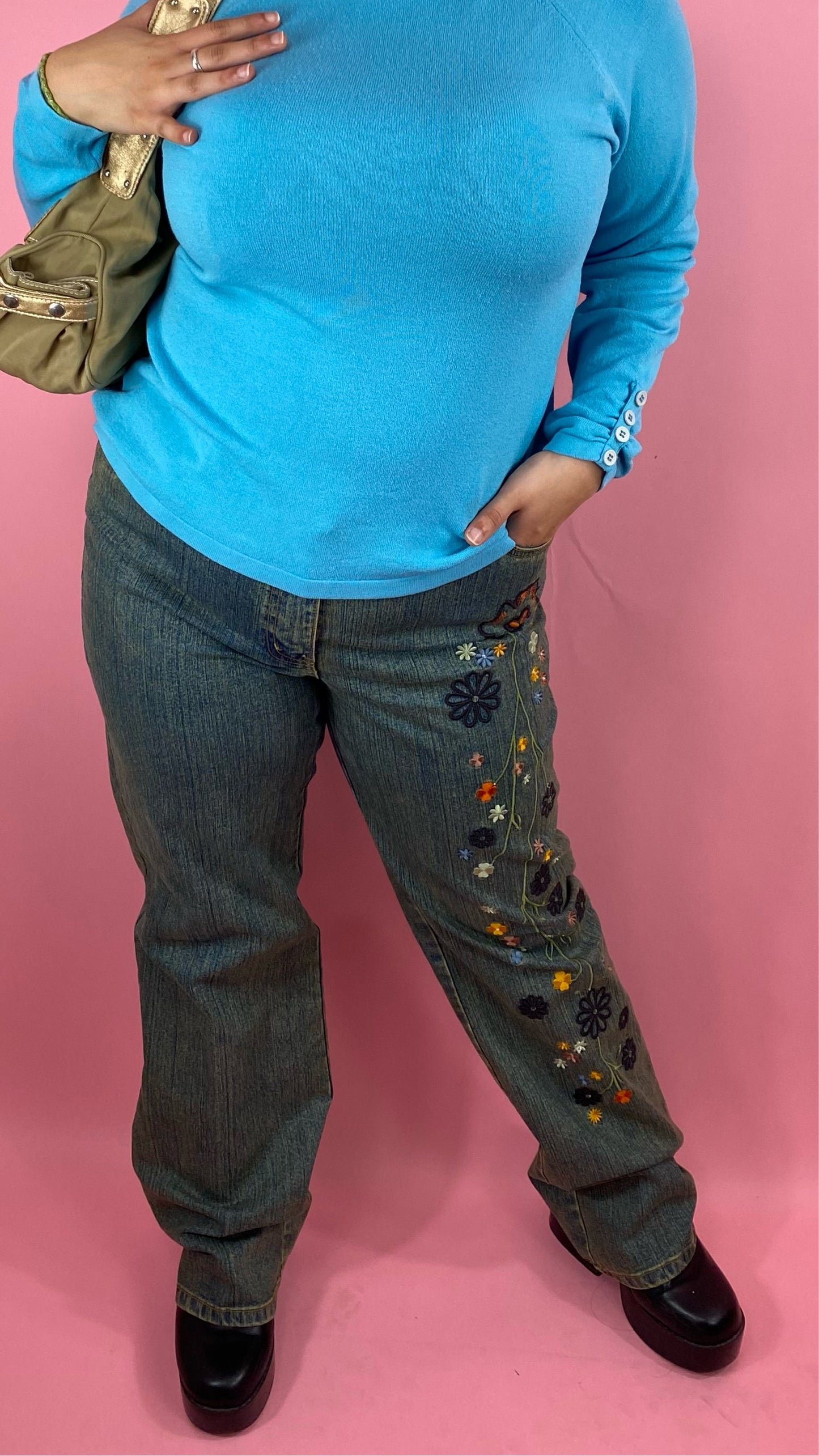 Jean avec broderies fleurs