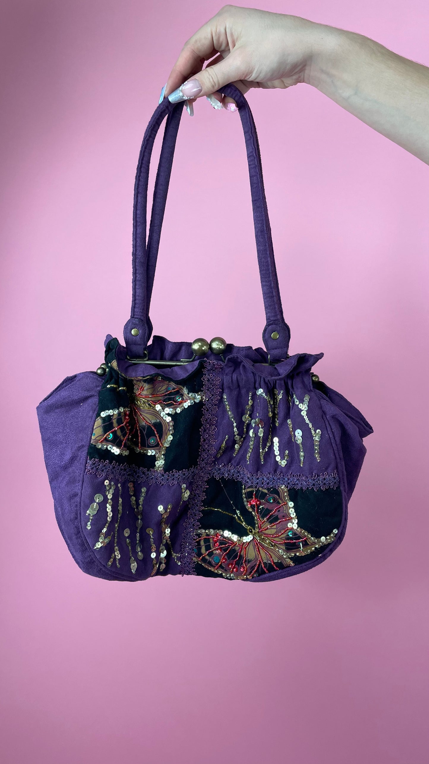 Sac violet broderies papillons