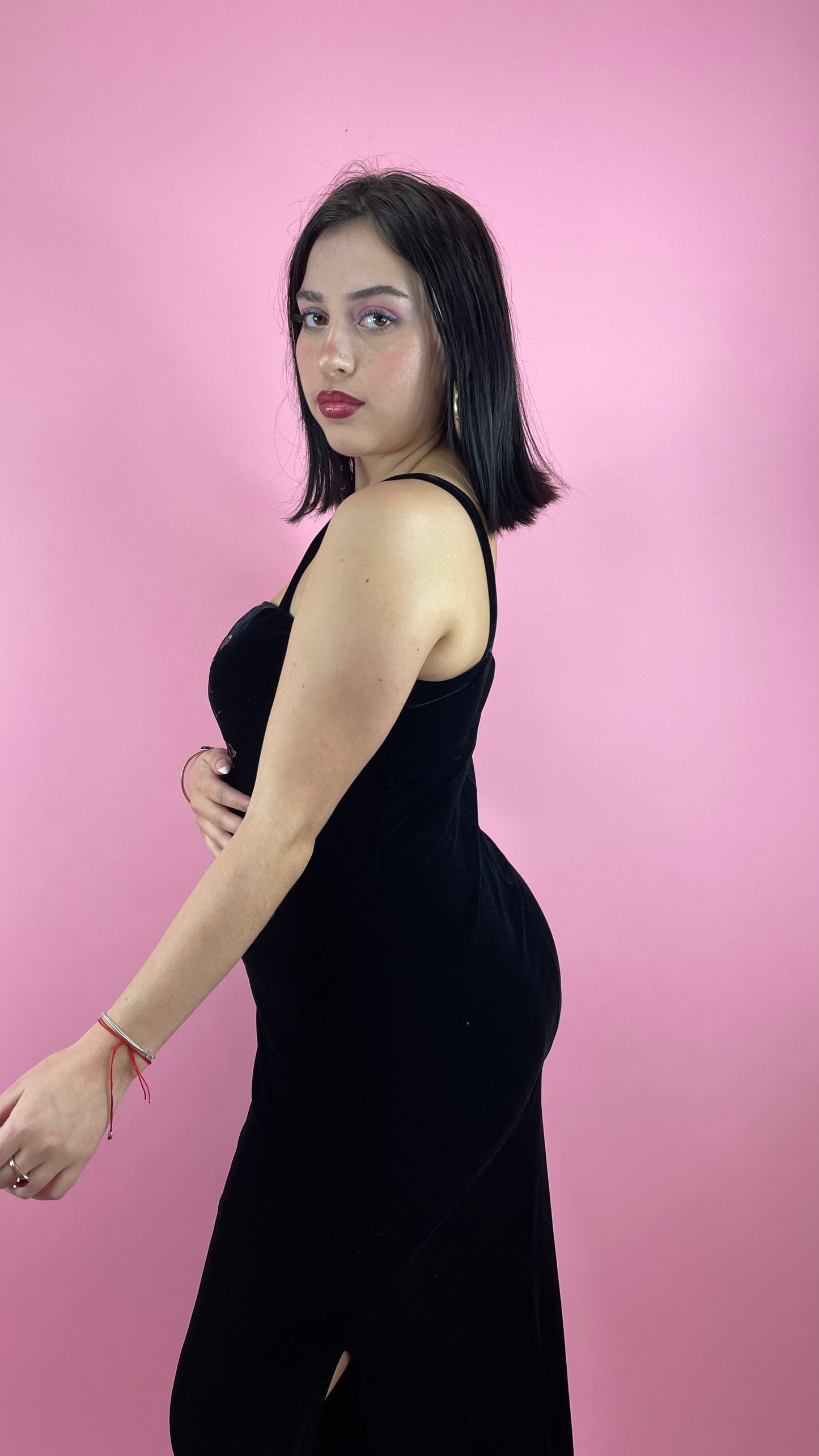 Robe longue en velours noir broderies