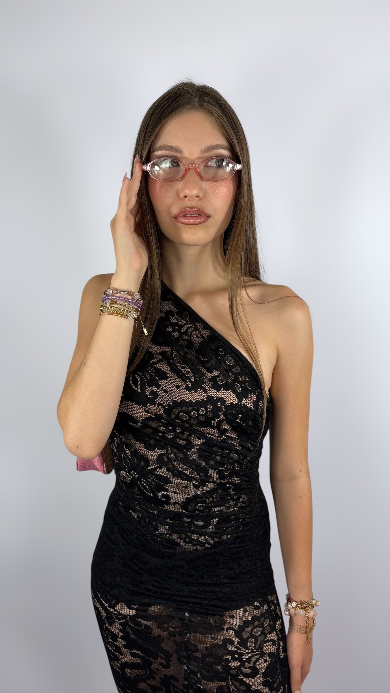 Robe dentelle asymétrique