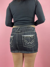 Charger l&#39;image dans la galerie, Mini jupe en jean
