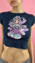 Load image into Gallery viewer, Baby tee bleu dessin violet
